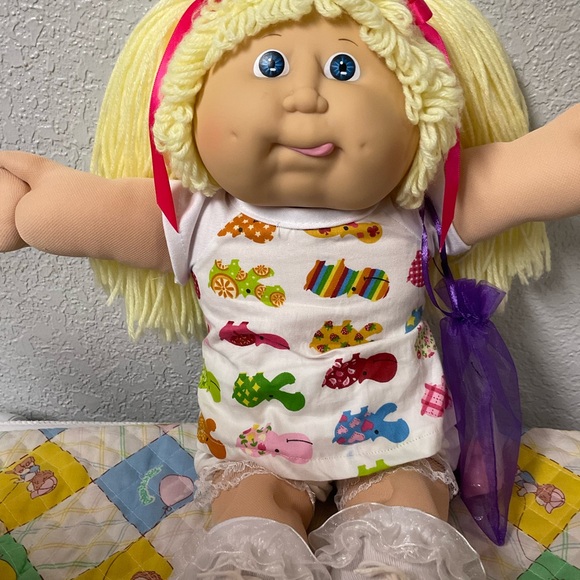 RARE VTG Cabbage Patch Kid Girl HM#11 Tongue Out Lemon Hair Blue Eyes 1986